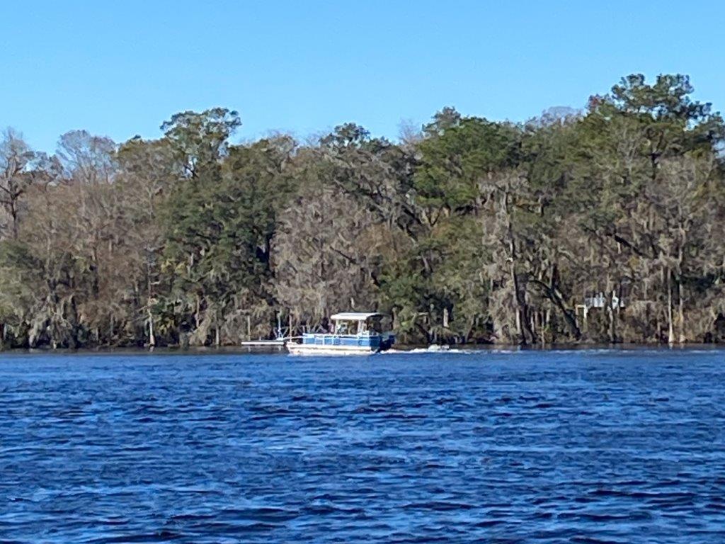 Suwannee River Boat Rentals in Old Town Florida, Pontoon Boats, Skiffs, Jon Boats for rent on